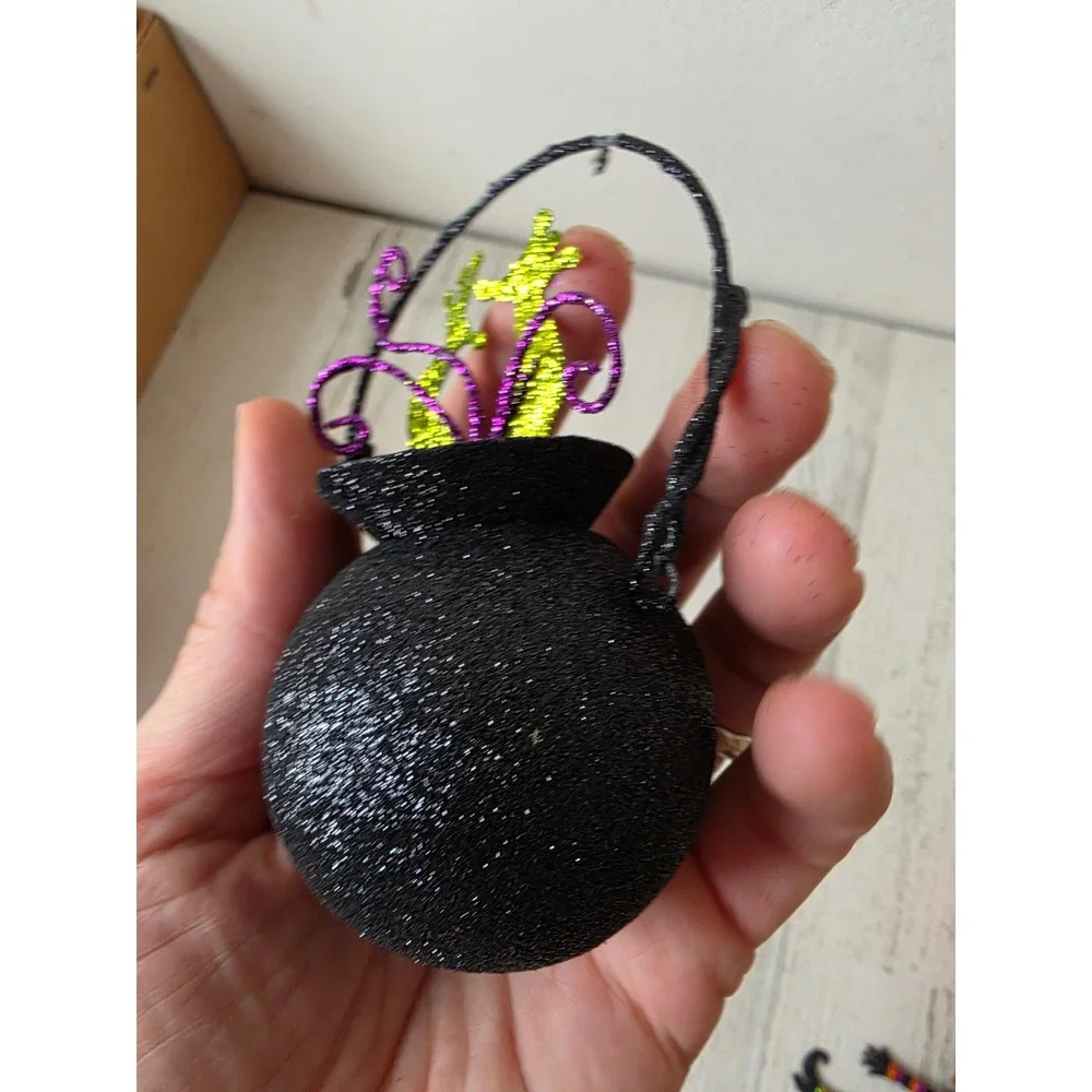 Vintage Pier 1 Hocus pocus cauldron glitter ornament frog which tree Halloween